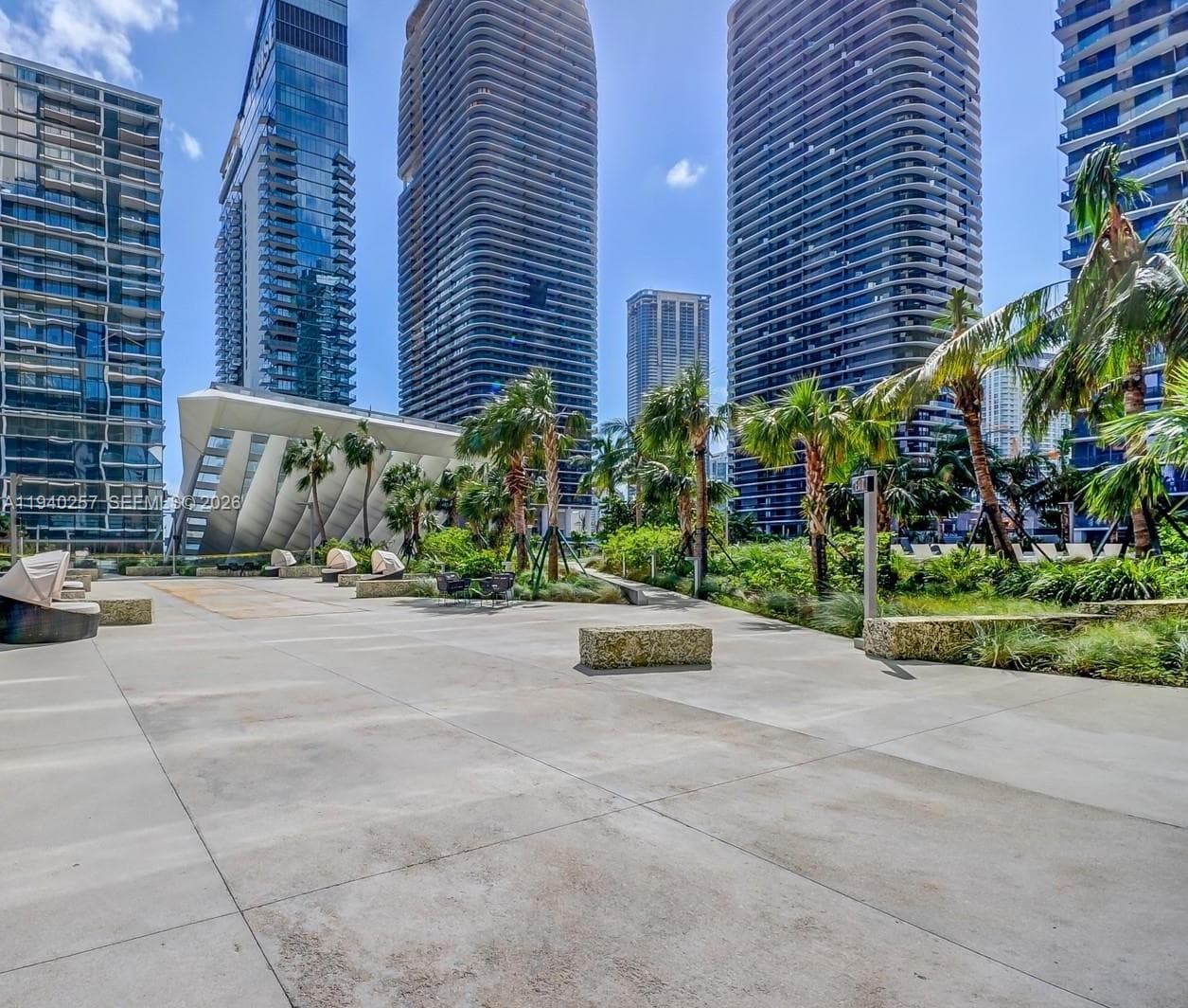 Reach Brickell City Centre · #2410 in Miami - Photo 22