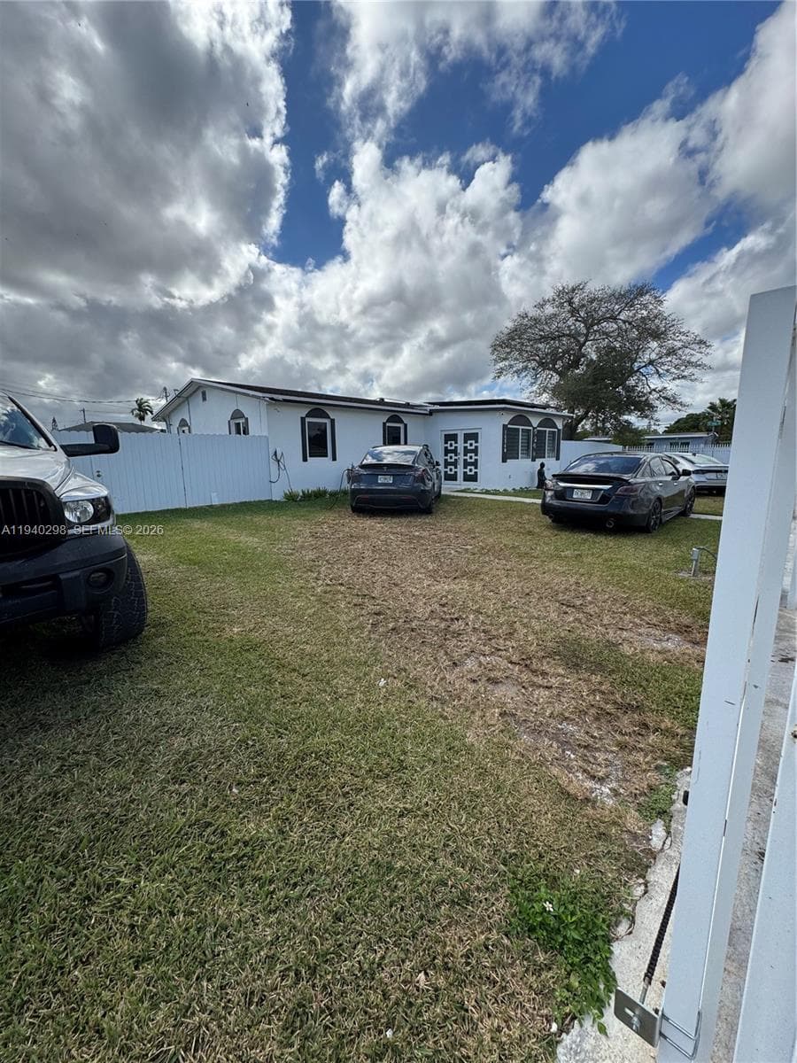14540 SW 291st St photo 2