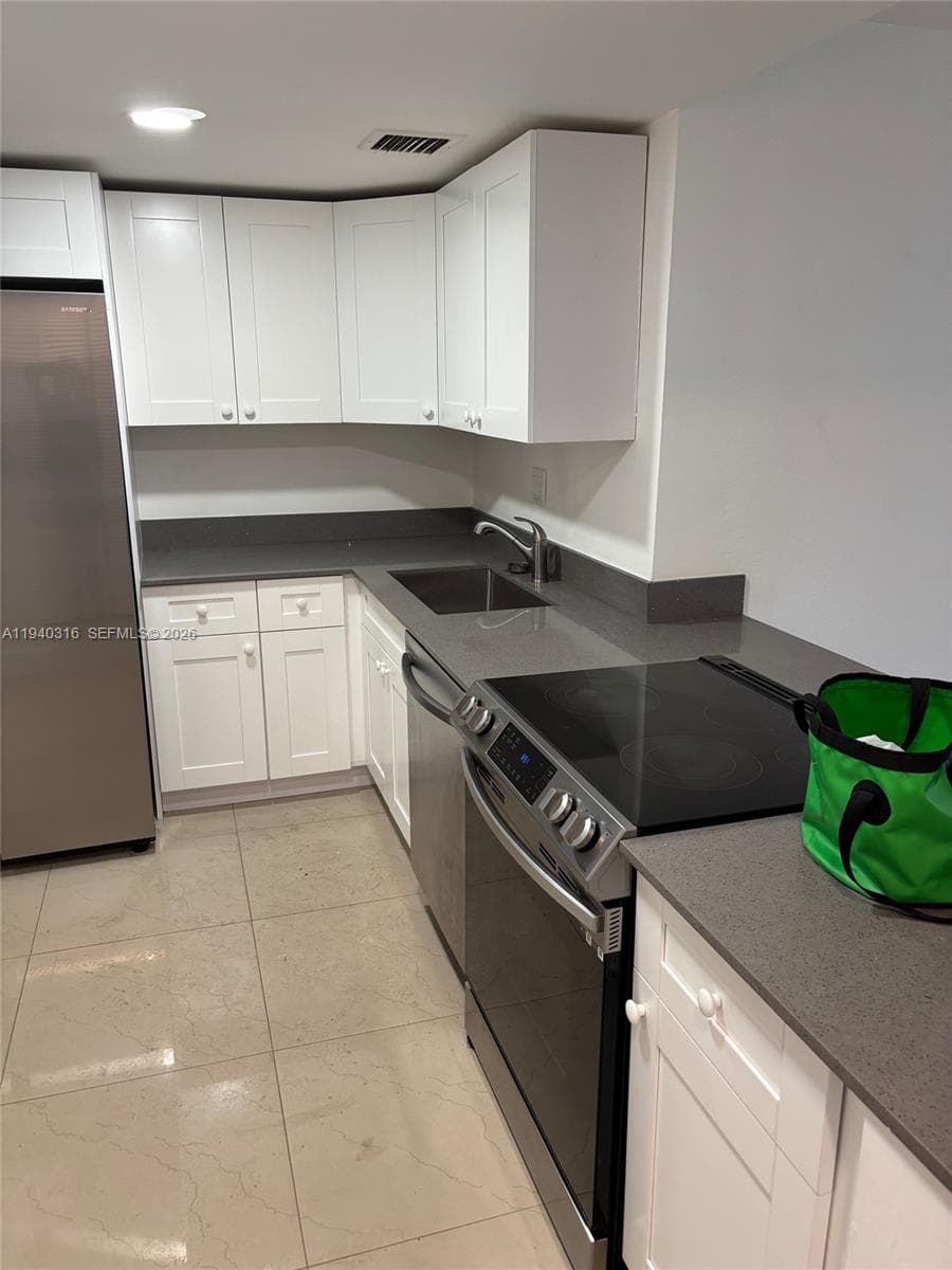 BAYVIEW PALMS CONDO · #422 in North Miami - Photo 9