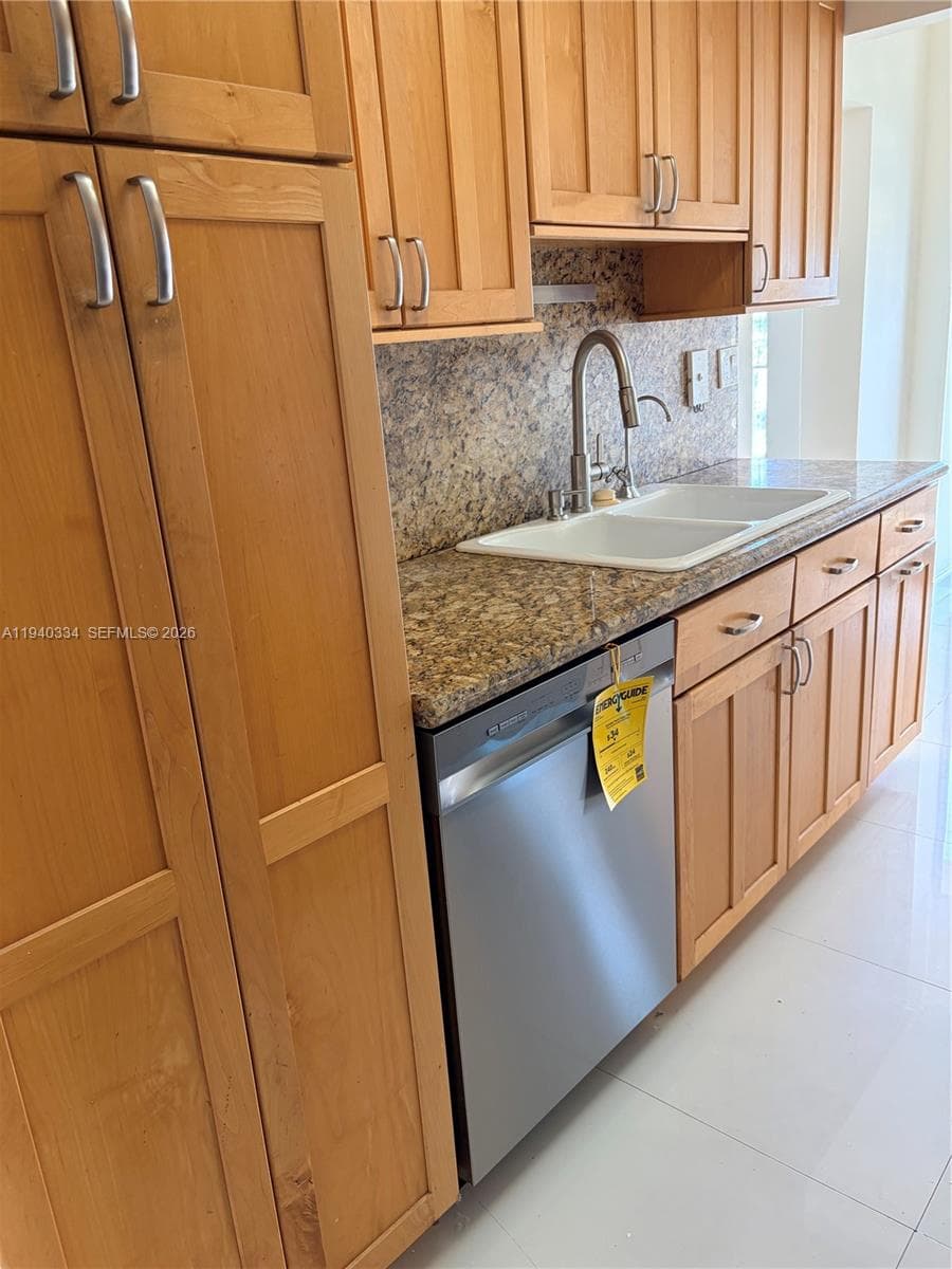 WINSTON TOWERS 700 CONDO · #1908 in Sunny Isles Beach - Photo 6