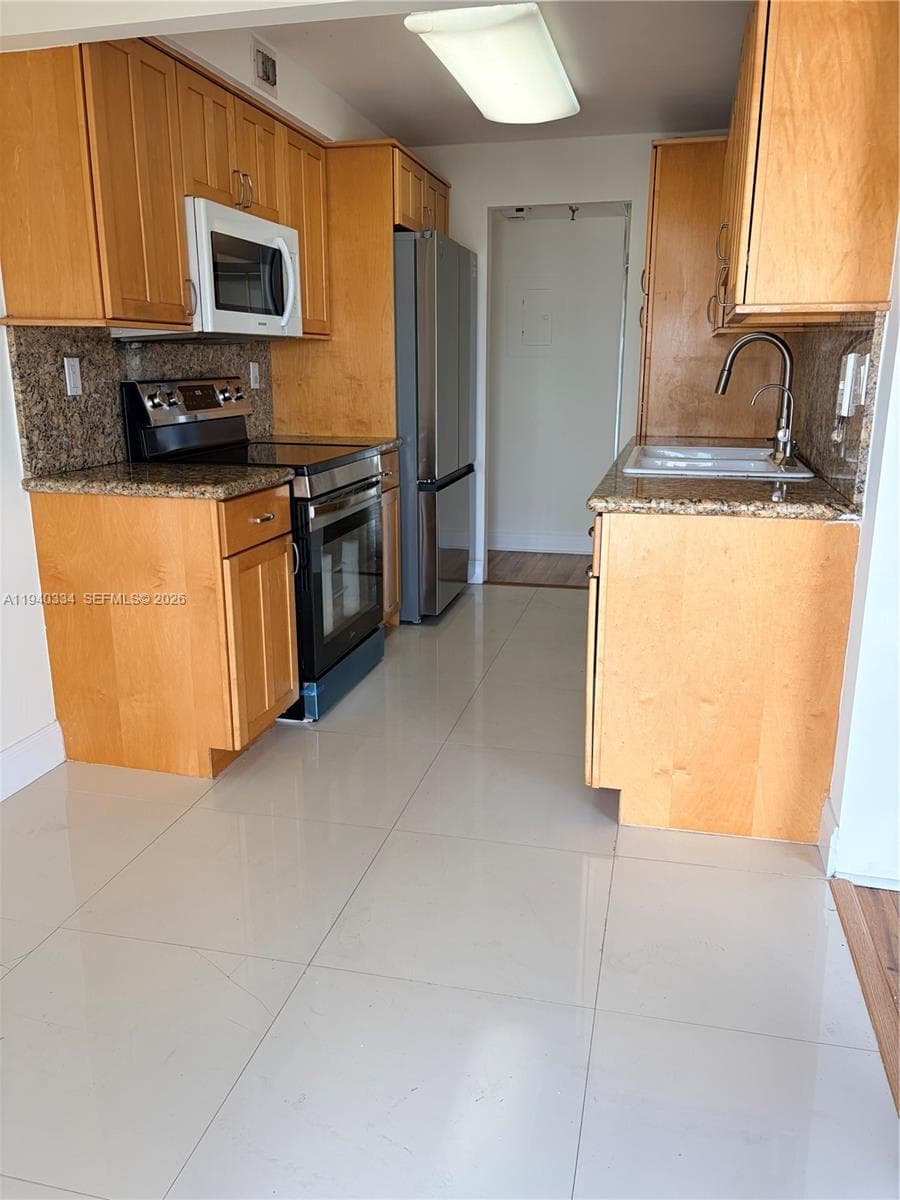 WINSTON TOWERS 700 CONDO · #1908 in Sunny Isles Beach - Photo 7