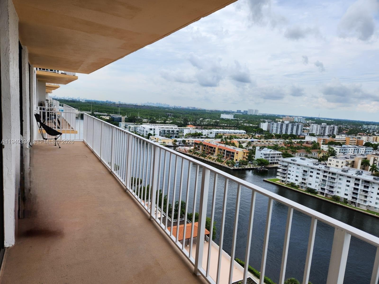 WINSTON TOWERS 700 CONDO · #1908 in Sunny Isles Beach - Photo 1