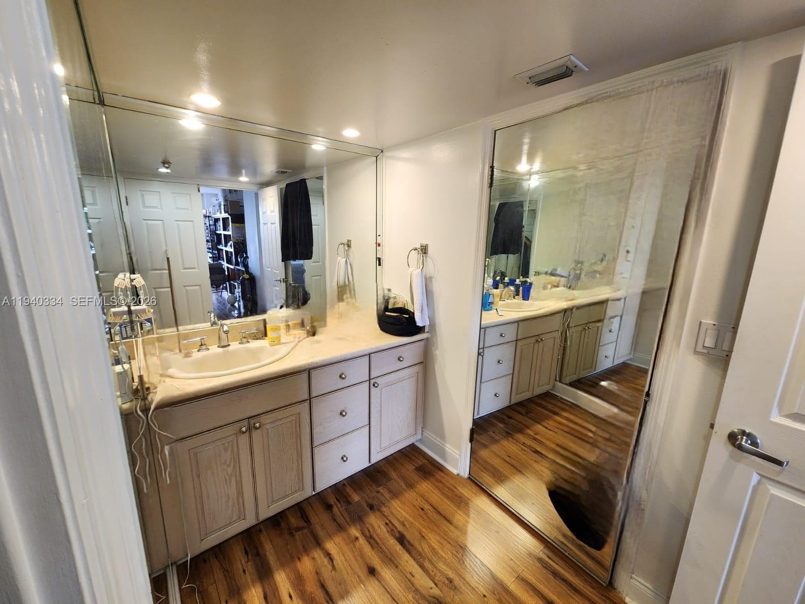 WINSTON TOWERS 700 CONDO · #1908 in Sunny Isles Beach - Photo 24