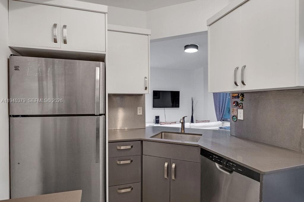 Venetian Villas · #201 in Miami Beach - Photo 6