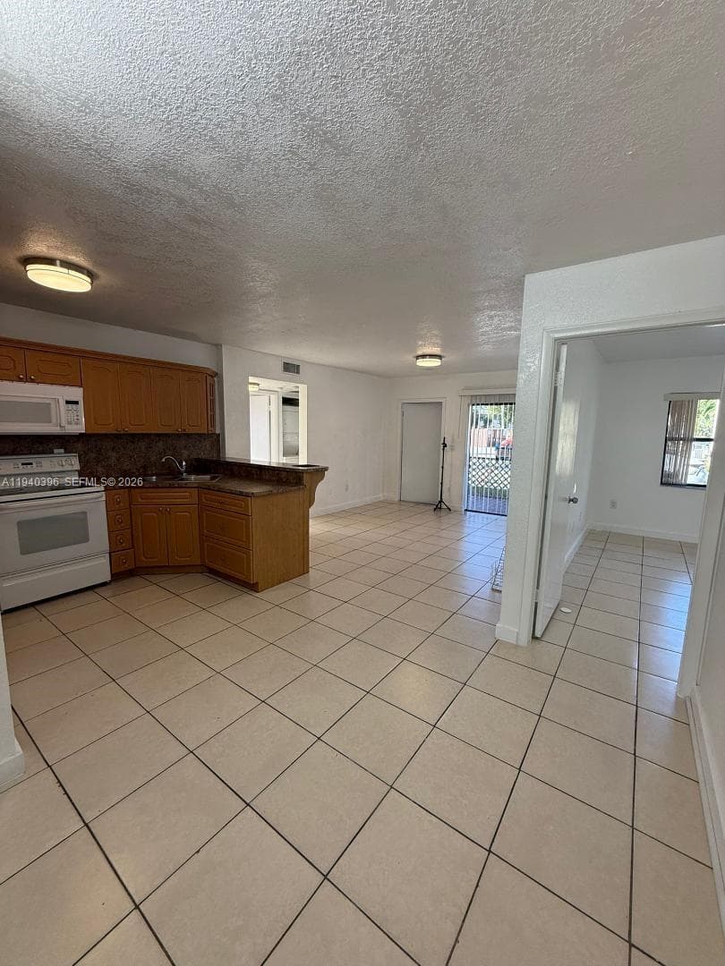 LAGO GRANDE THREE-A CONDO · #11-47 in Hialeah - Photo 6