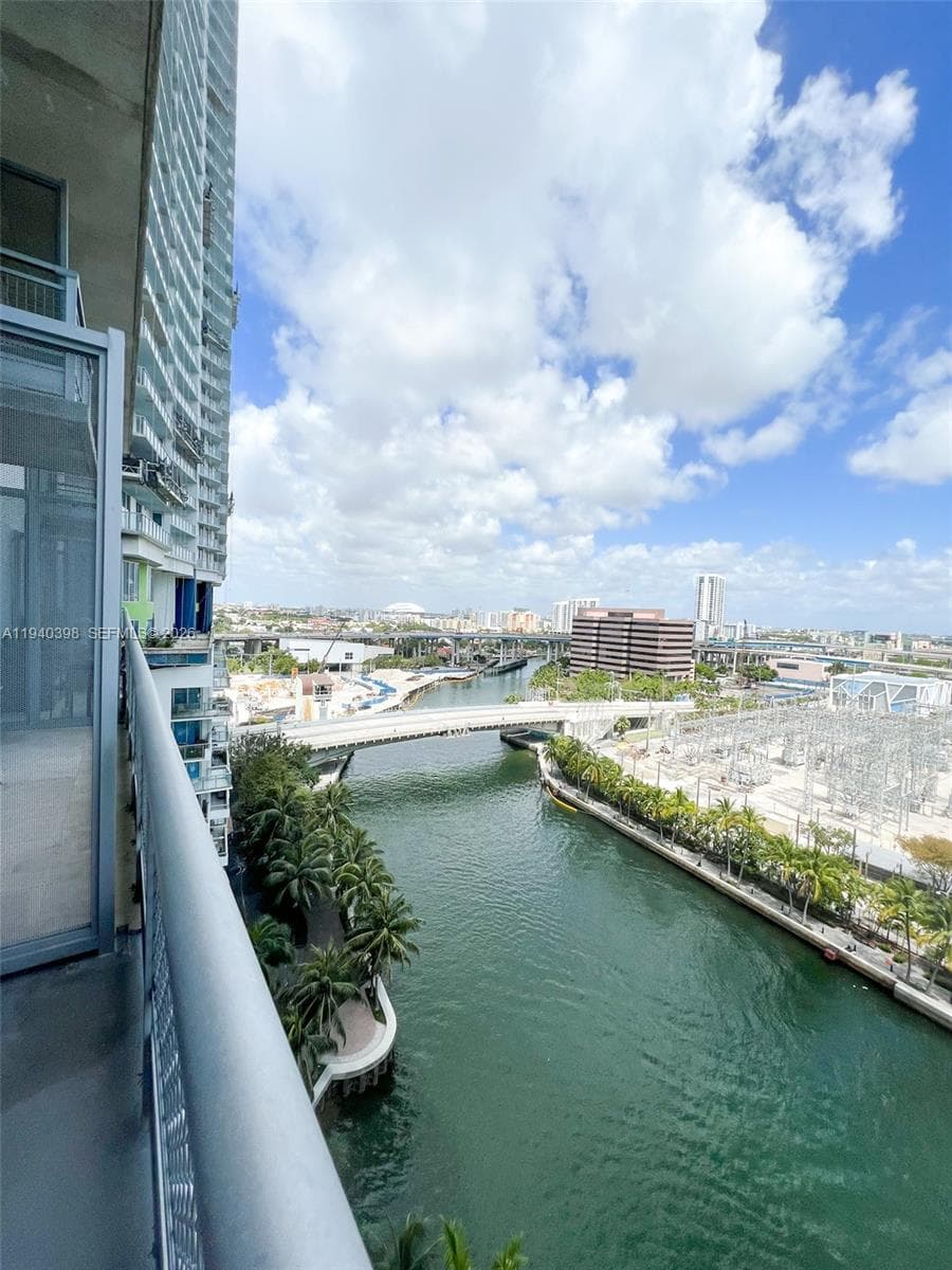 NEO VERTIKA CONDO · #1511 in Miami - Photo 3