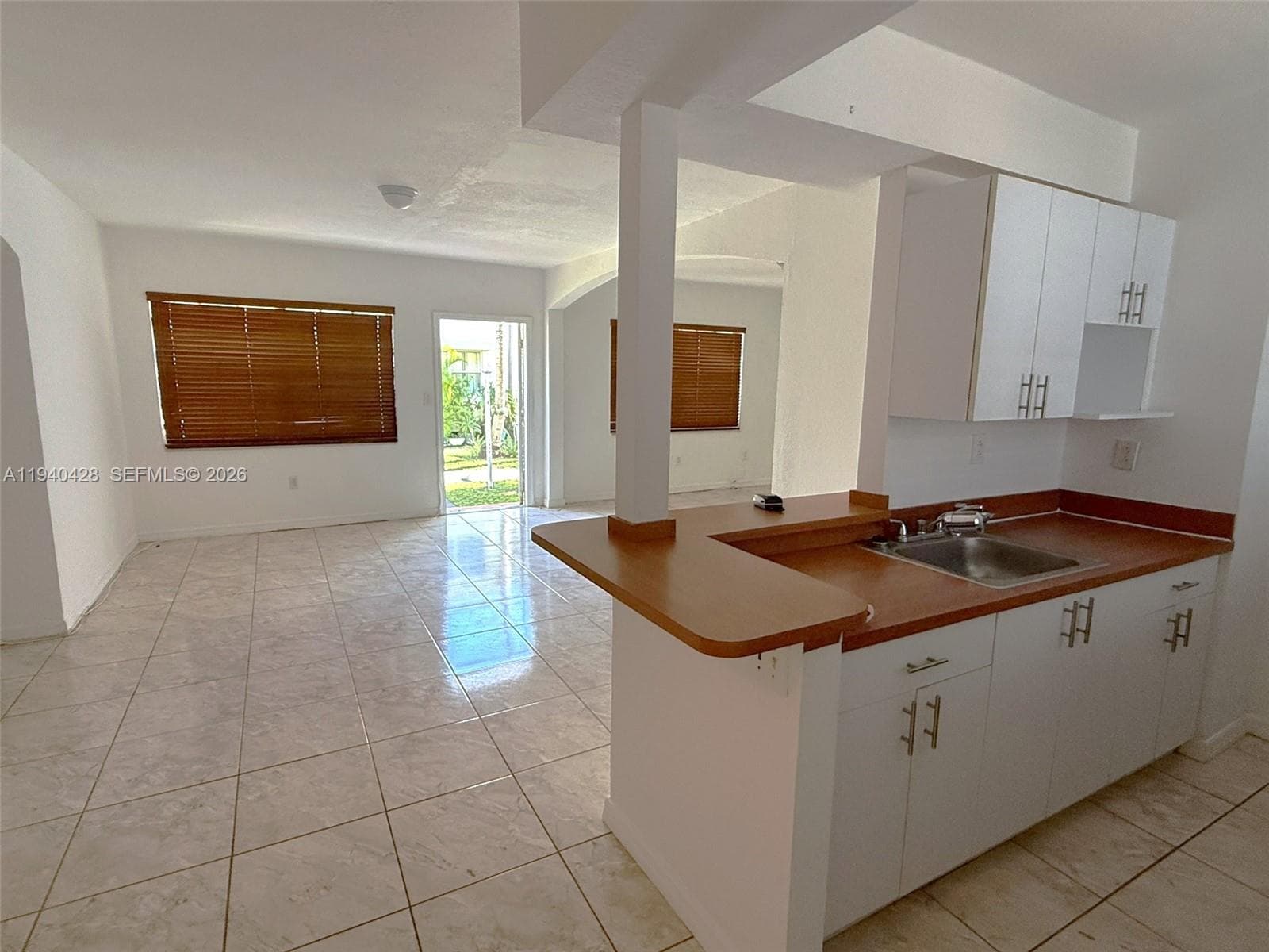 MARSEILLES CONDO · #29 in Miami Beach - Photo 3