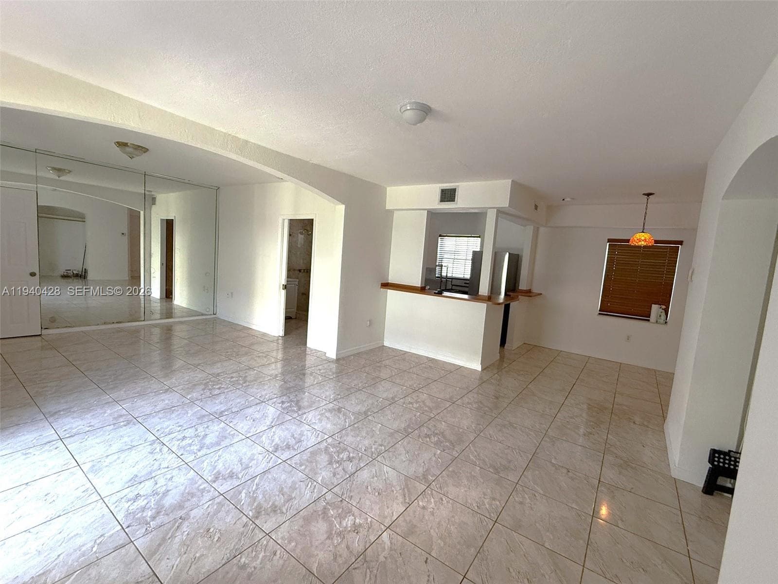 MARSEILLES CONDO · #29 in Miami Beach - Photo 4