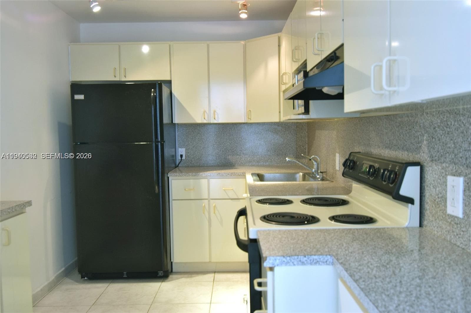 PORT ROYALE CONDO · #1007 in Miami Beach - Photo 3