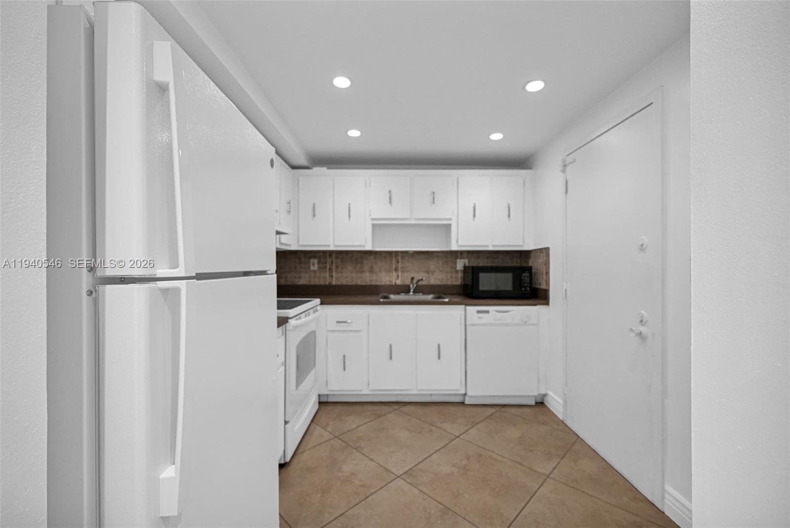 OLYMPUS CONDO PHASE · #519 in Hallandale Beach - Photo 5