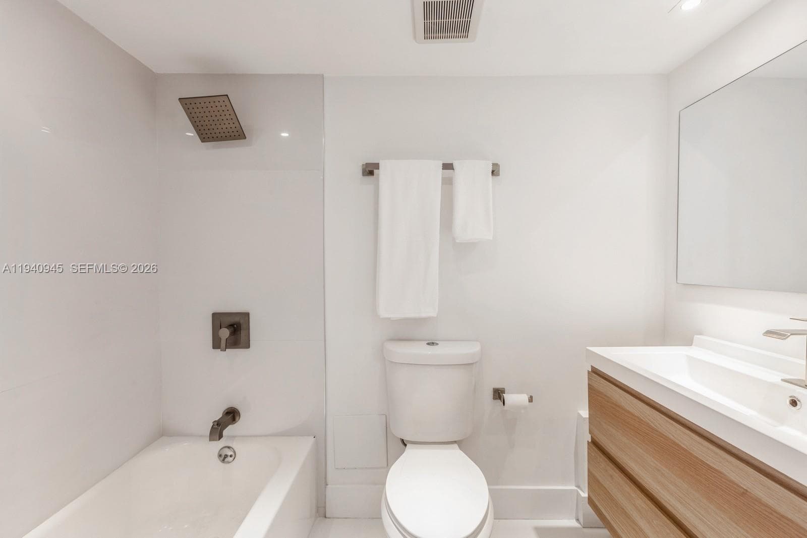 AQUASOL CONDO · #14J in Miami Beach - Photo 23