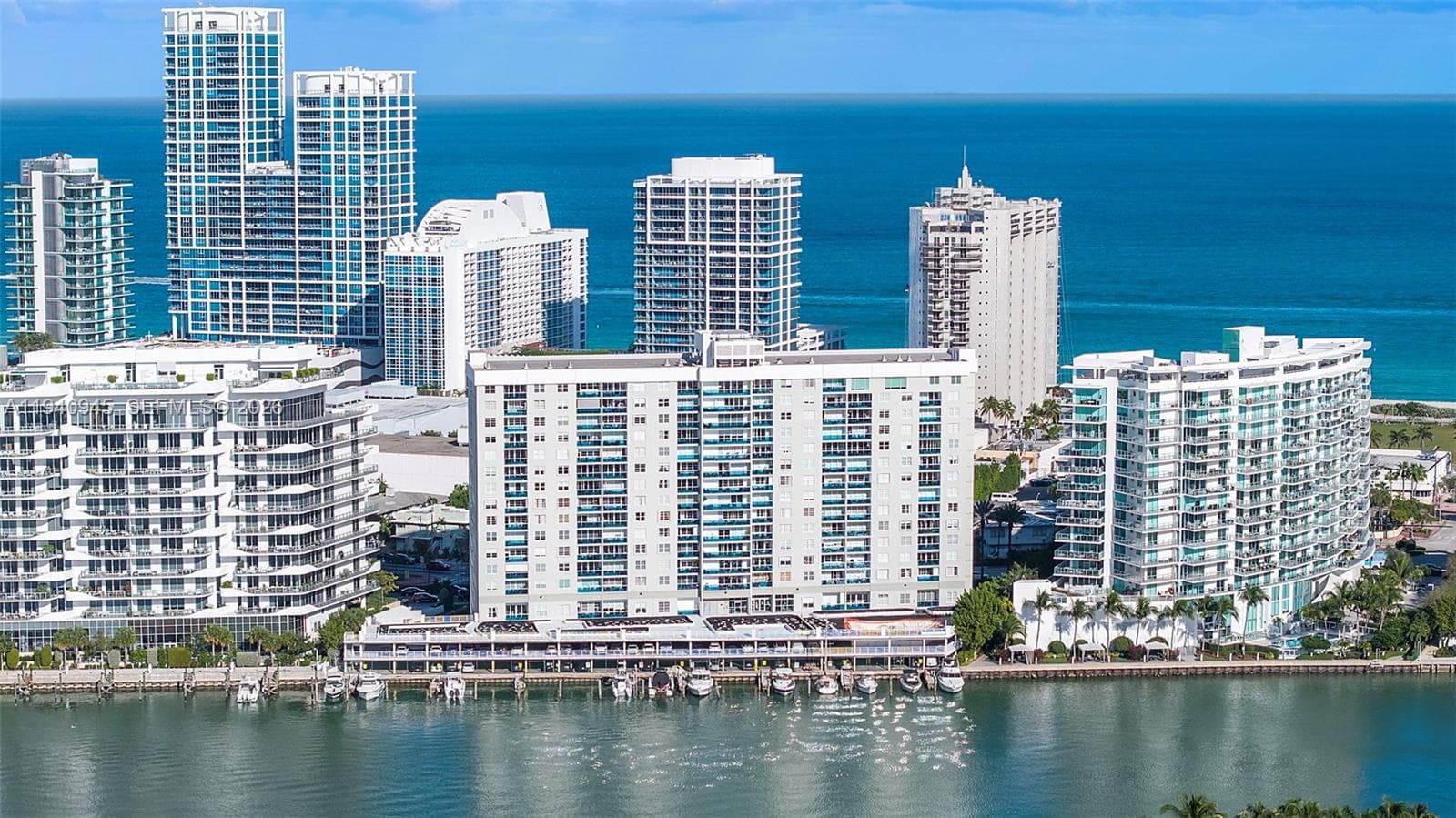 AQUASOL CONDO · #14J in Miami Beach - Photo 38