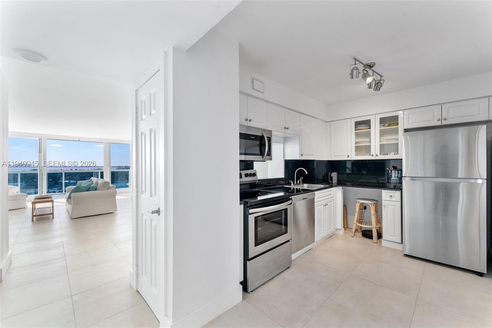 AQUASOL CONDO · #14J in Miami Beach - Photo 19