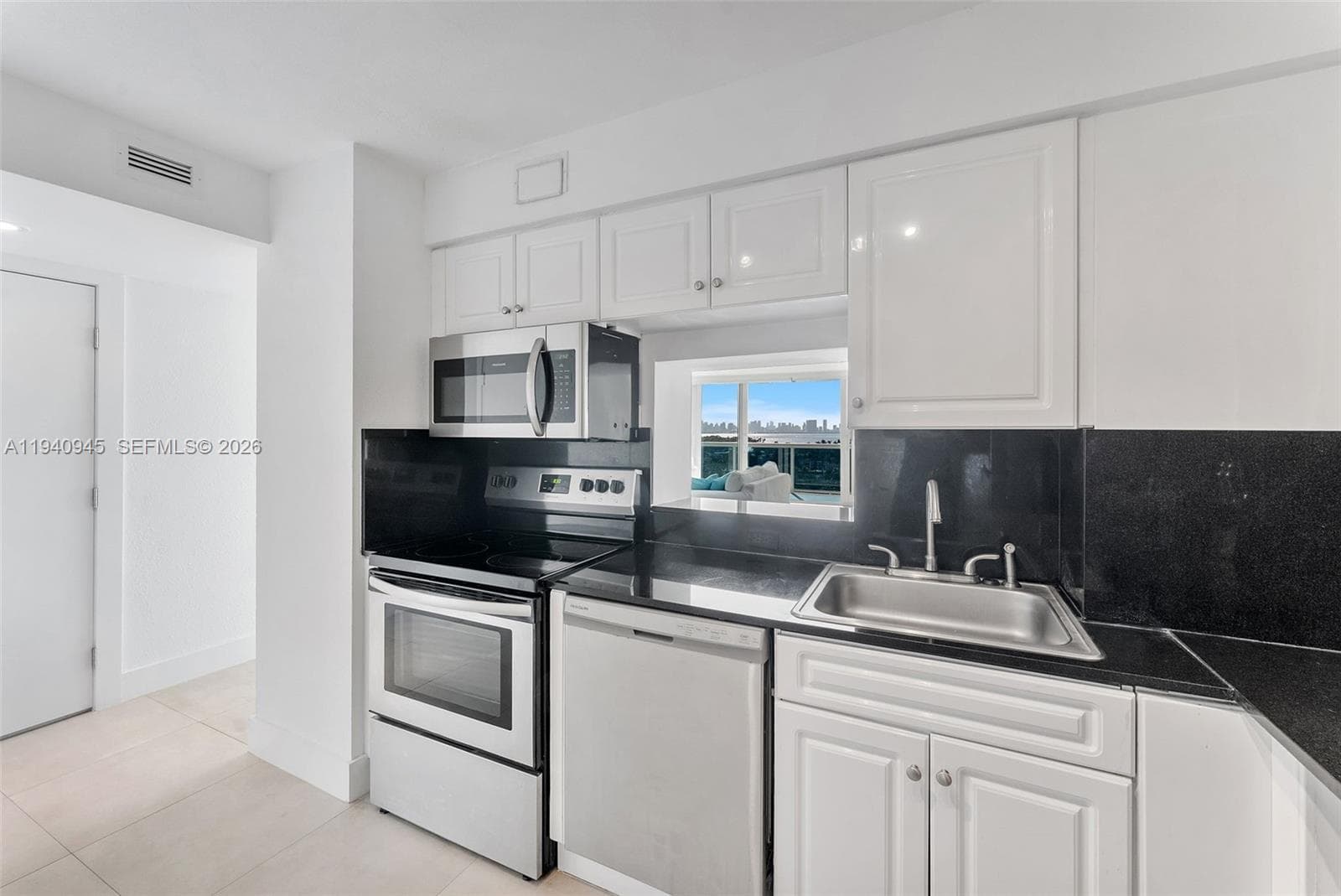 AQUASOL CONDO · #14J in Miami Beach - Photo 21