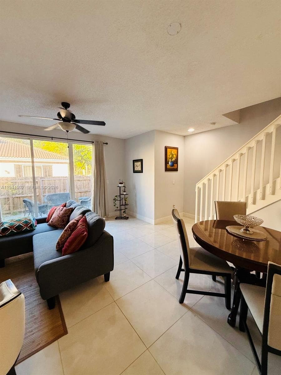 2279 NE 42nd Cir photo 4