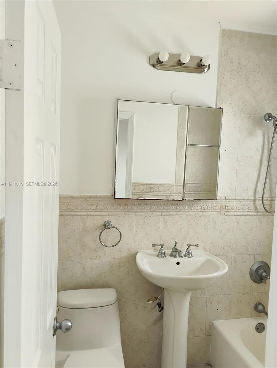 SOBE PHOENIX CONDO · #202 in Miami Beach - Photo 18