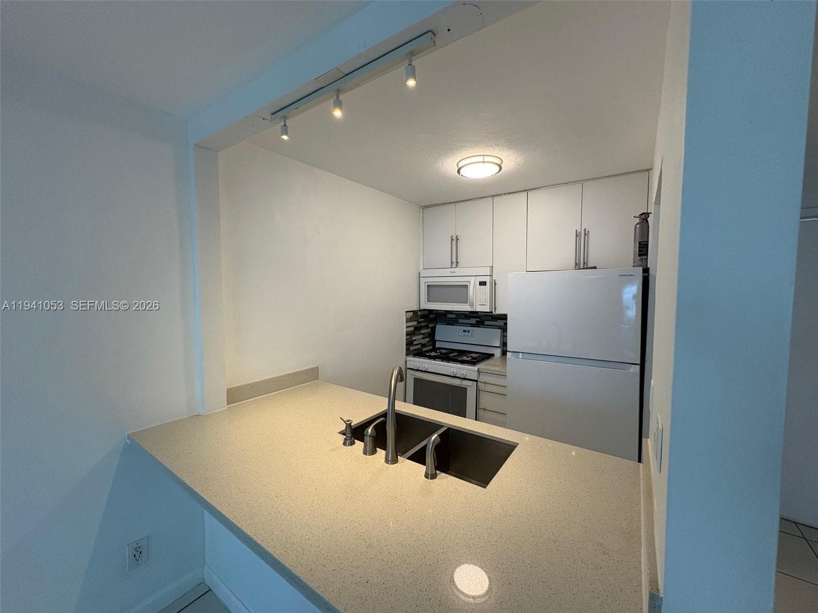 BAYSIDE TERRACE CONDO · #606 in Miami - Photo 17