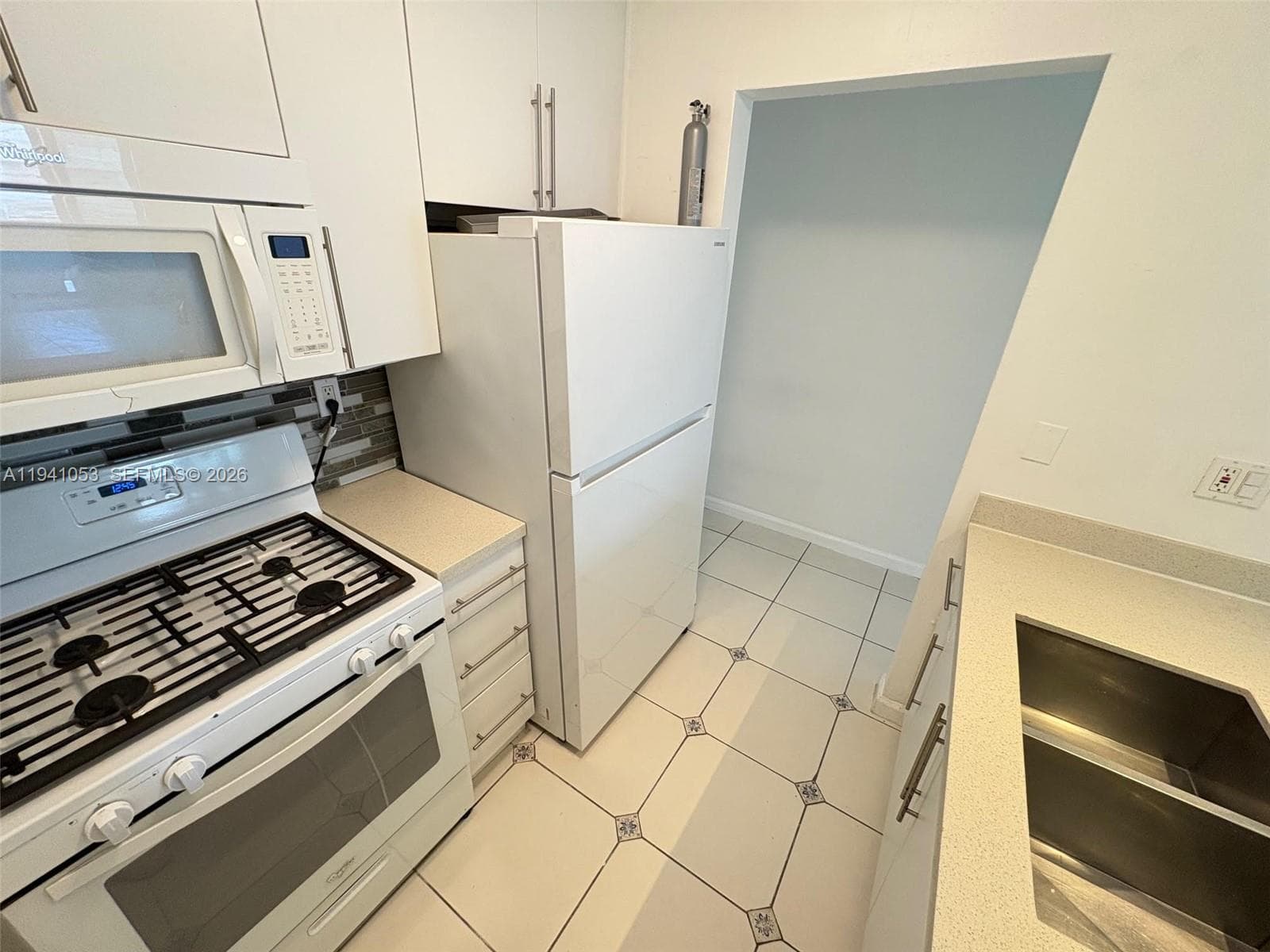BAYSIDE TERRACE CONDO · #606 in Miami - Photo 7