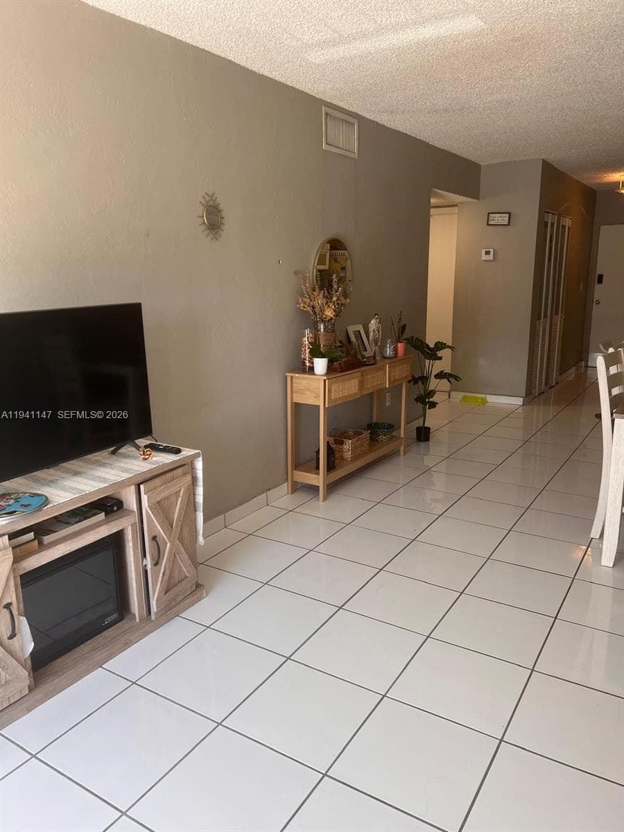 EL LAGO CONDOMINIUM · #W406 in Miami - Photo 12