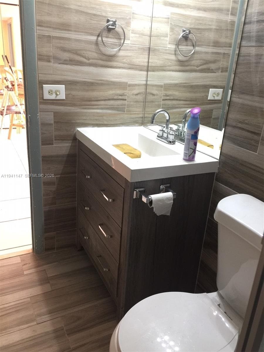 EL LAGO CONDOMINIUM · #W406 in Miami - Photo 3