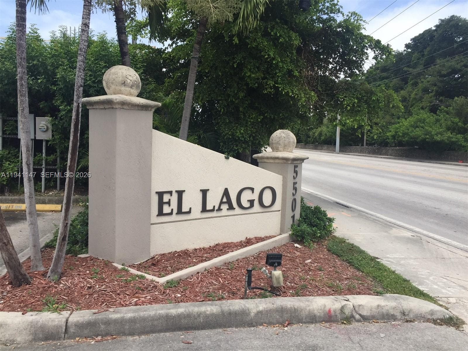 EL LAGO CONDOMINIUM · #W406 in Miami - Photo 1