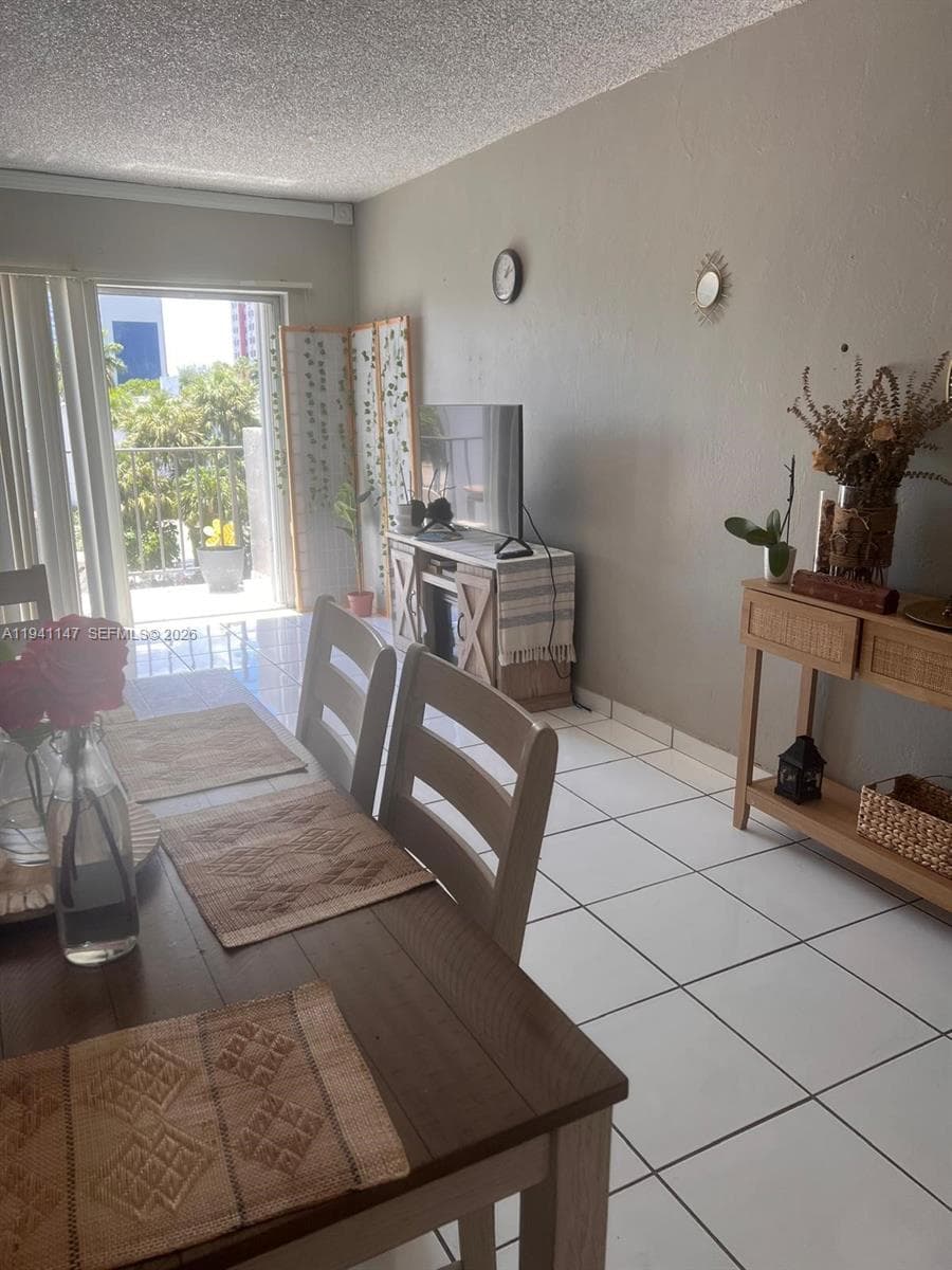 EL LAGO CONDOMINIUM · #W406 in Miami - Photo 10