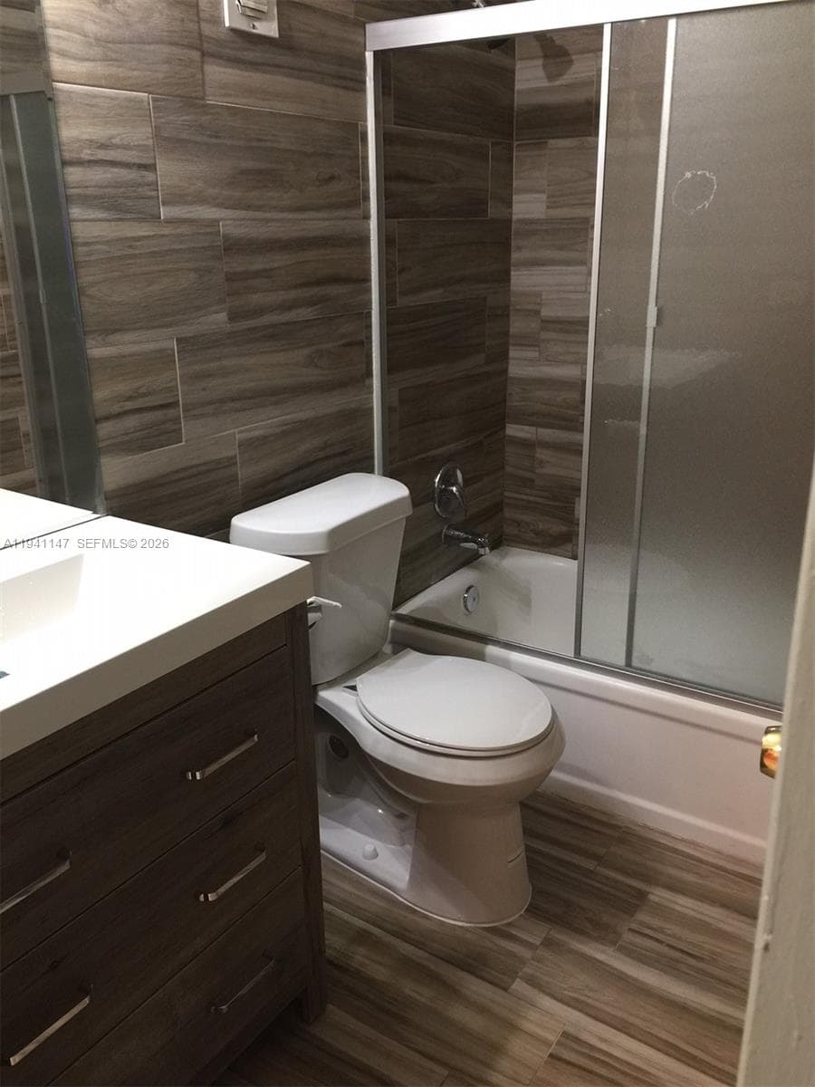 EL LAGO CONDOMINIUM · #W406 in Miami - Photo 4