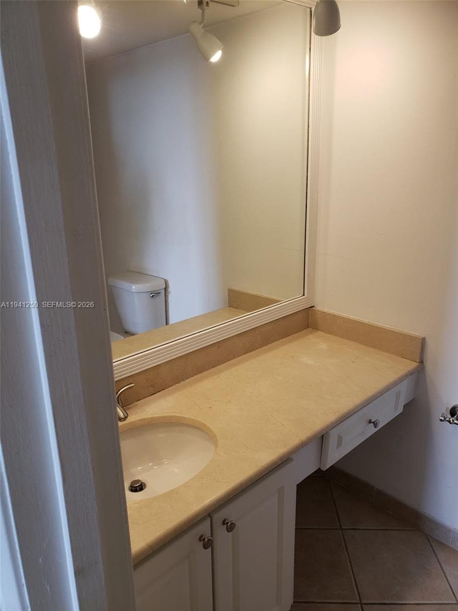 Aquasol condominium · #15O in Miami Beach - Photo 19