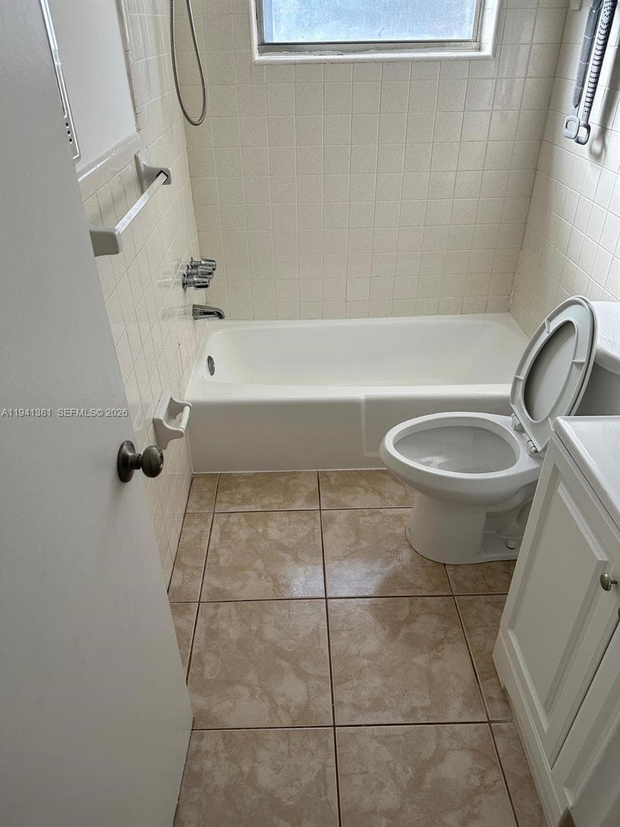 GULFSTREAM VIEW CONDO · #107 in Hallandale Beach - Photo 5