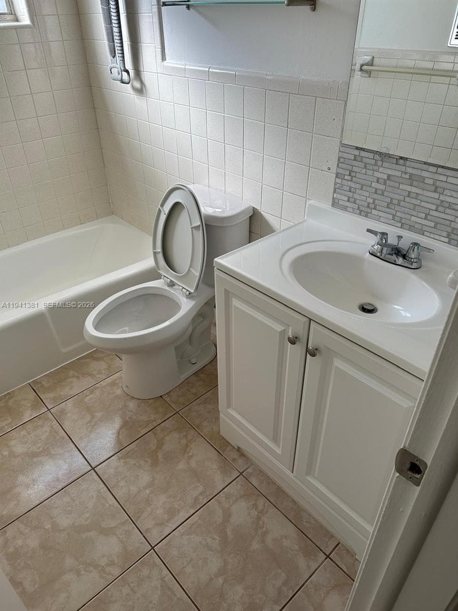 GULFSTREAM VIEW CONDO · #107 in Hallandale Beach - Photo 4