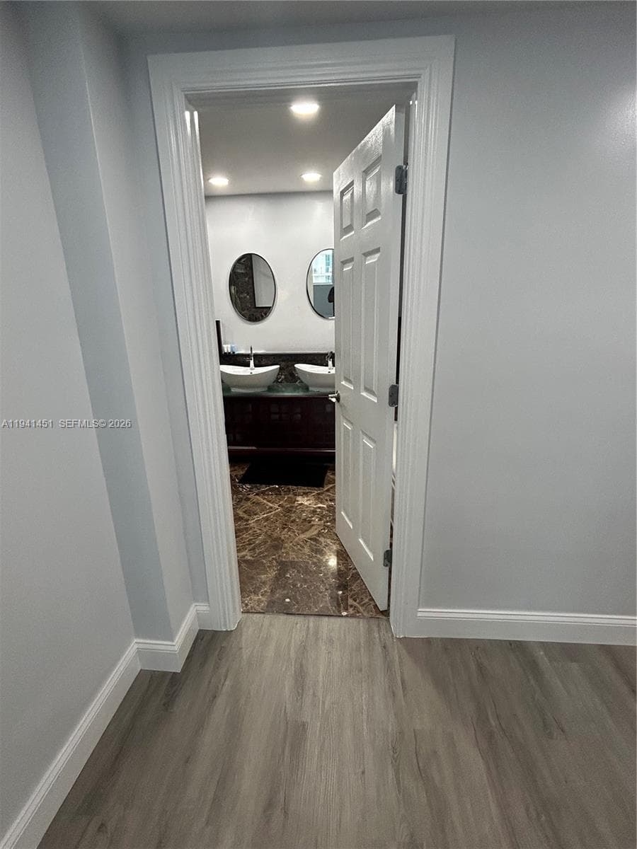 Master Bedroom Bathroom Entryway