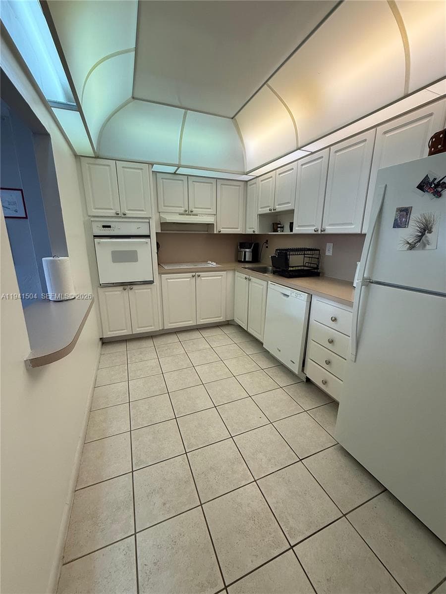 OCEANVIEW BUILDING A COND · #1217 in Sunny Isles Beach - Photo 9