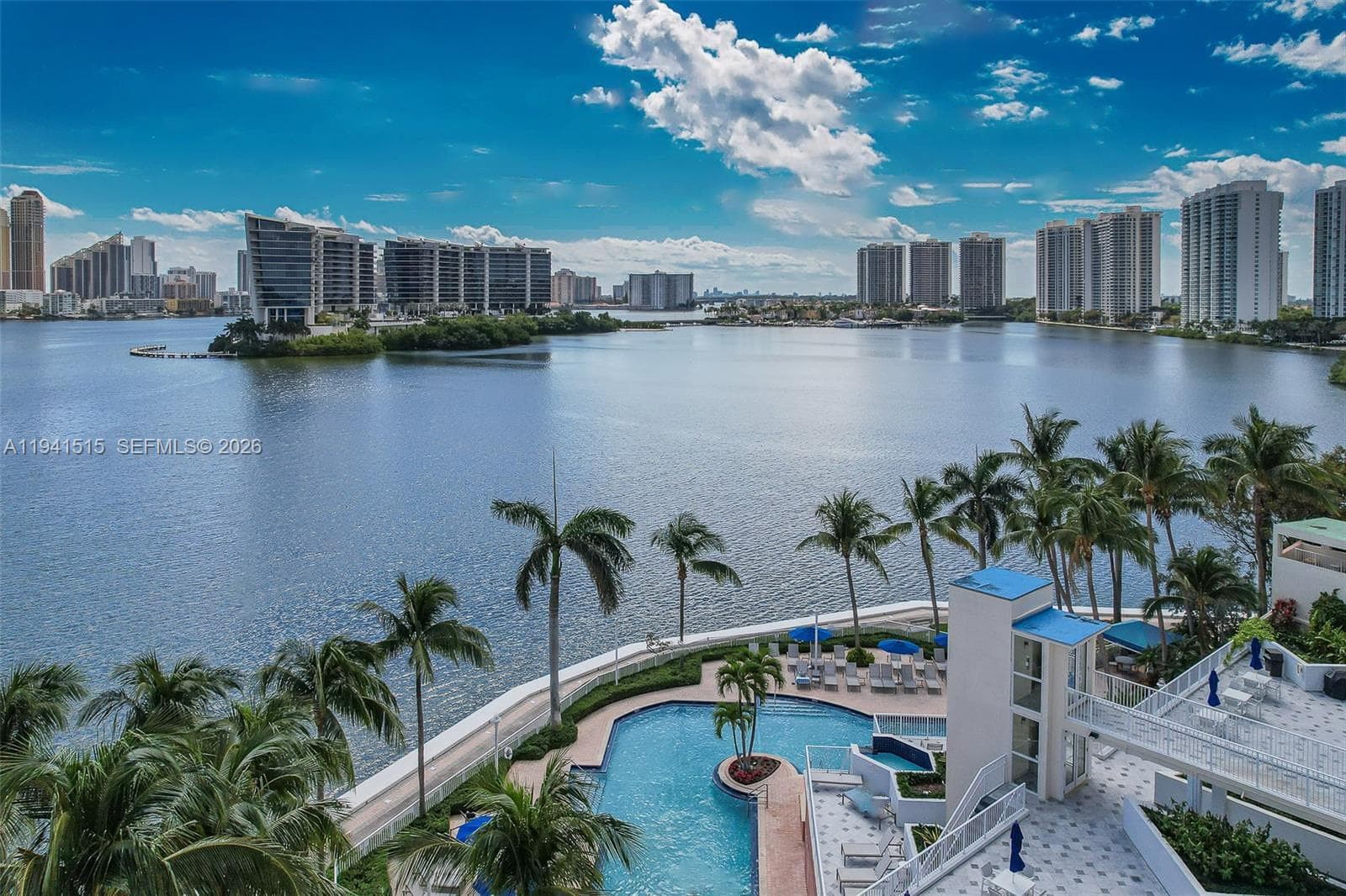 Hidden Bay · #615 in Aventura - Photo 2