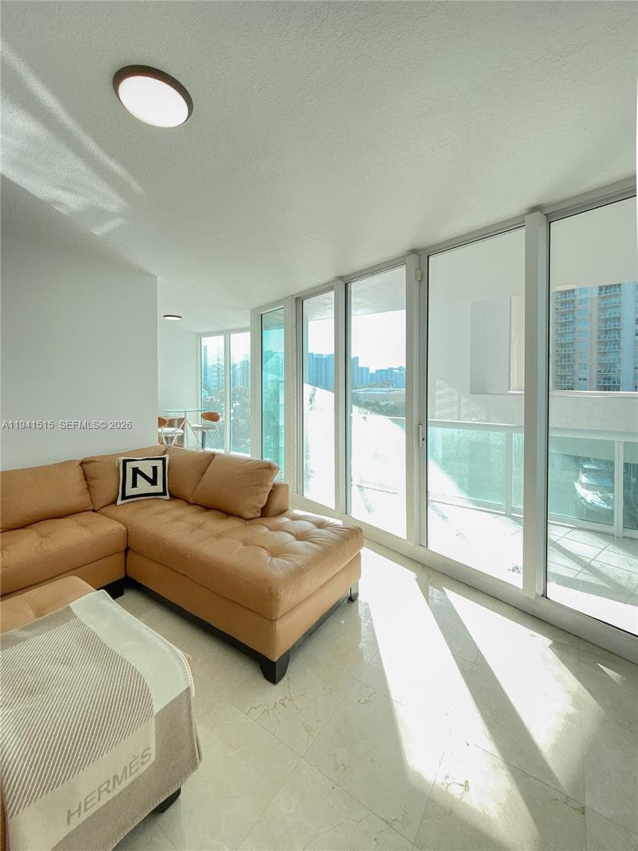 Hidden Bay · #615 in Aventura - Photo 12
