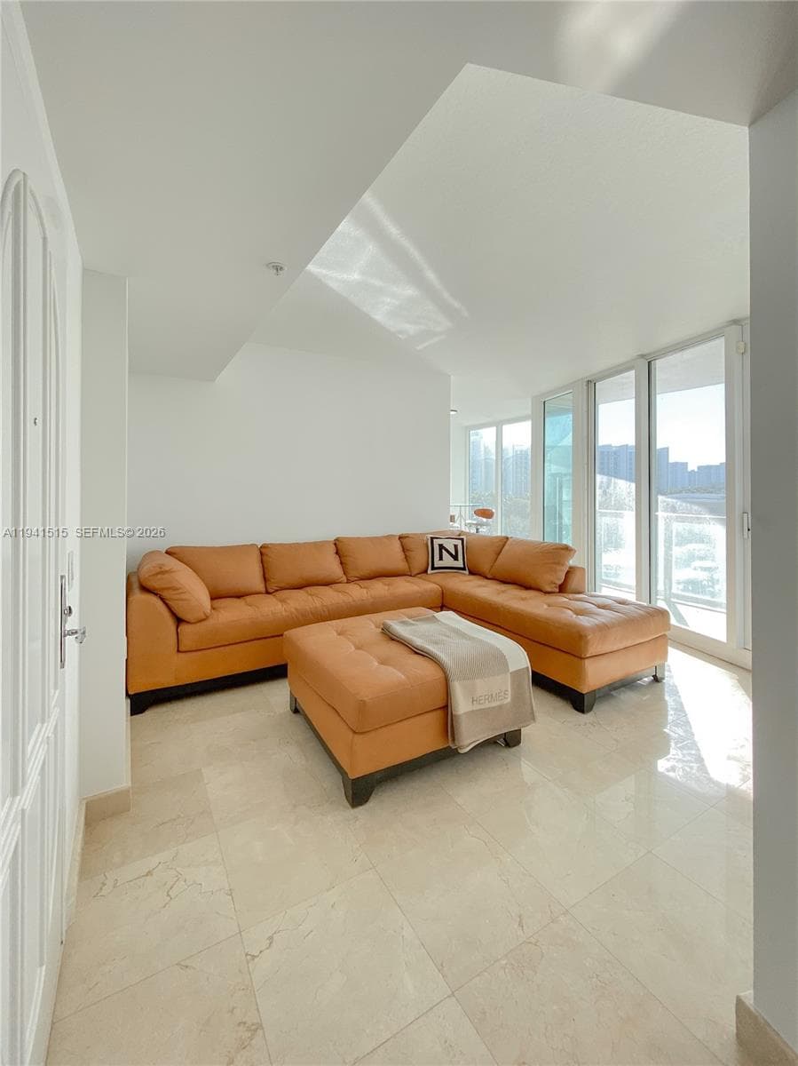 Hidden Bay · #615 in Aventura - Photo 4