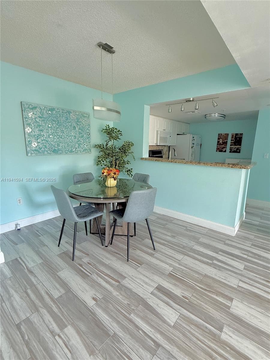 Spacious Dining room area