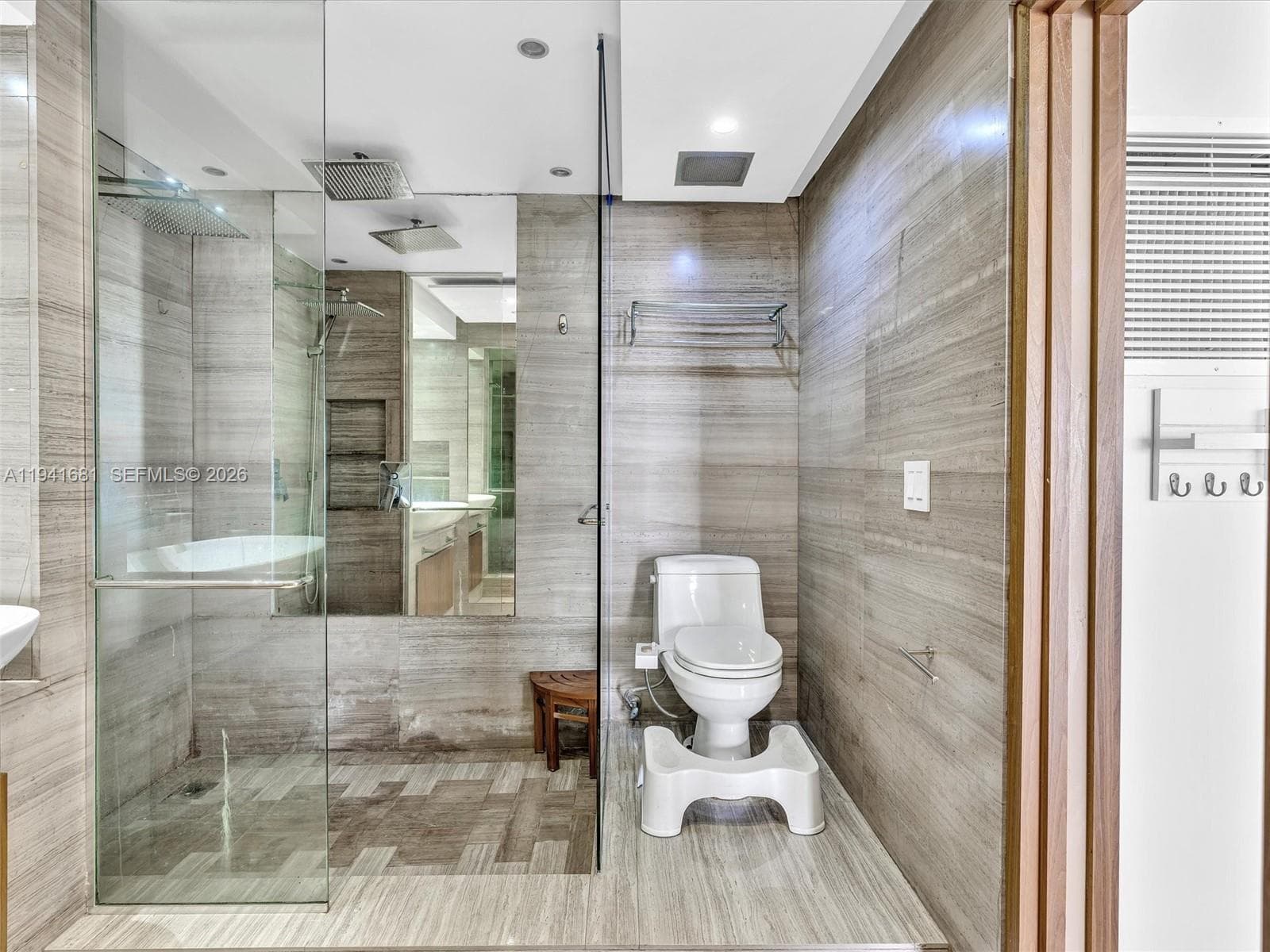 THE PRESIDENTIAL CONDO · #1103 in Miami Beach - Photo 17