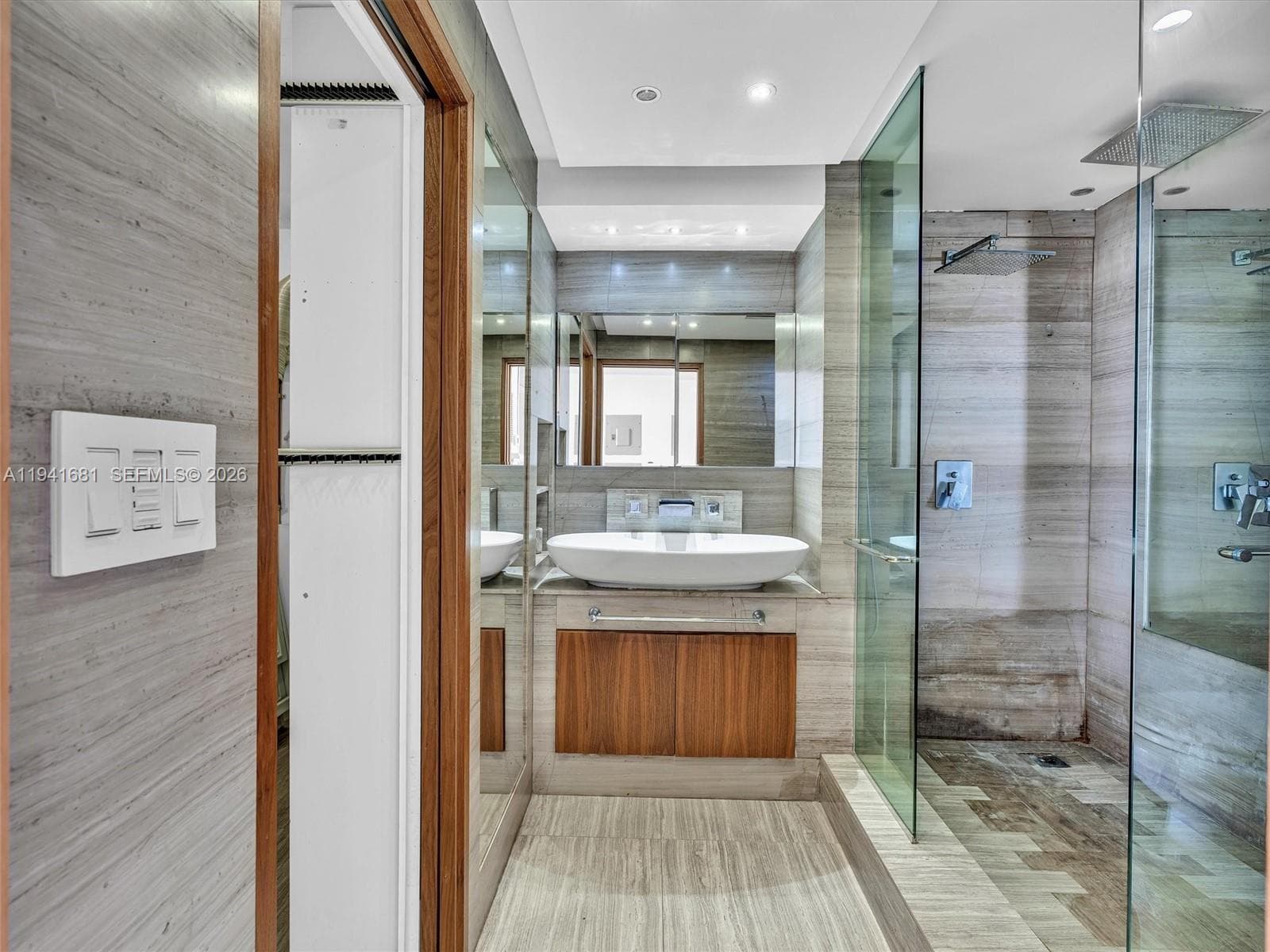 THE PRESIDENTIAL CONDO · #1103 in Miami Beach - Photo 16