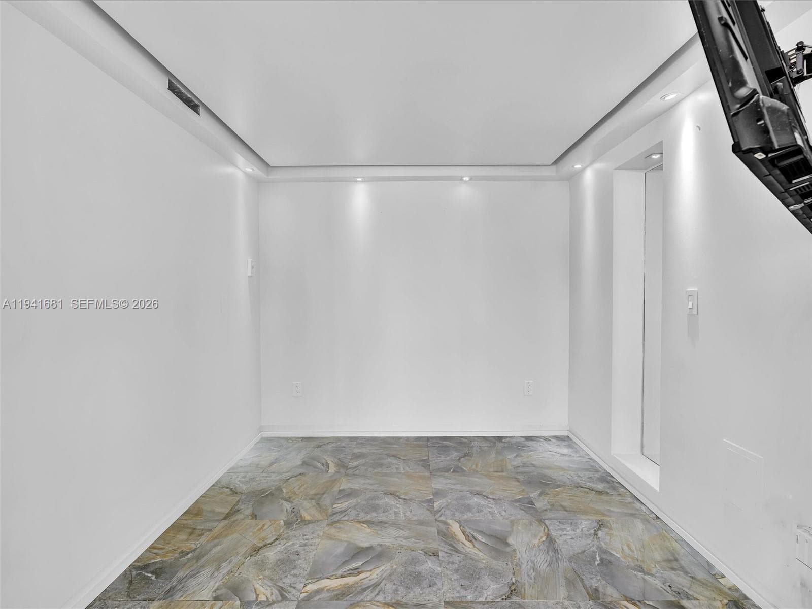 THE PRESIDENTIAL CONDO · #1103 in Miami Beach - Photo 4