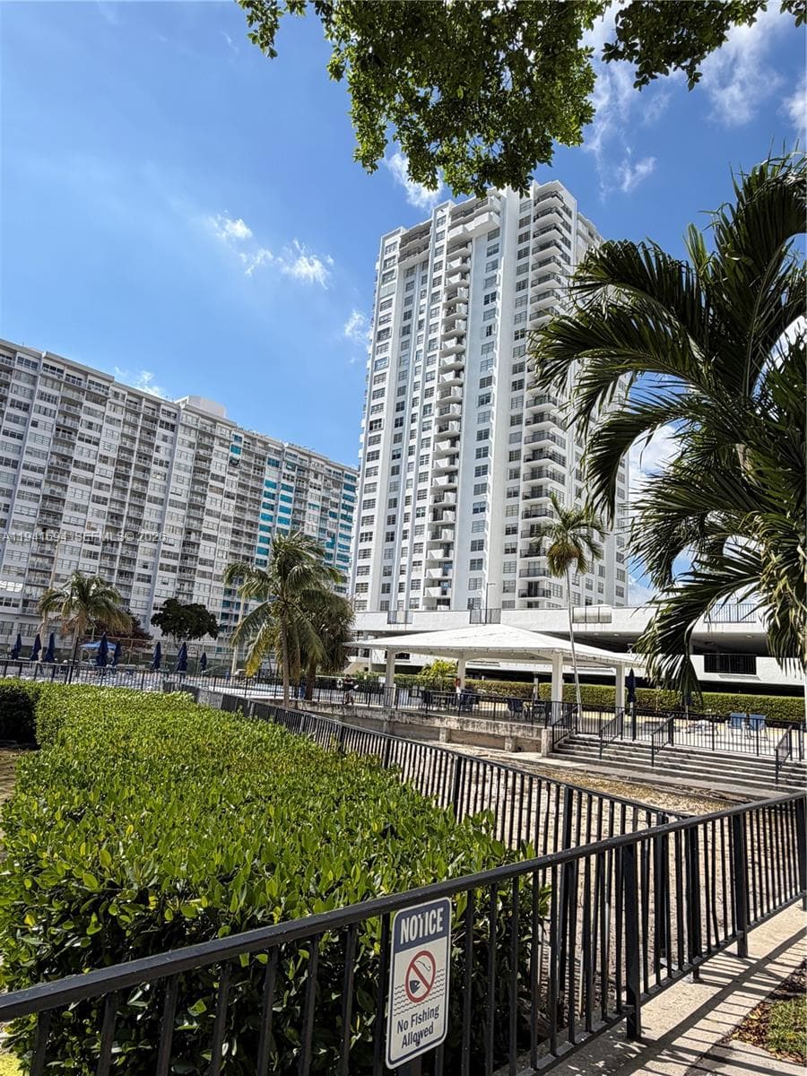 COMMODORE PLAZA CONDO · #211 in Aventura - Photo 1