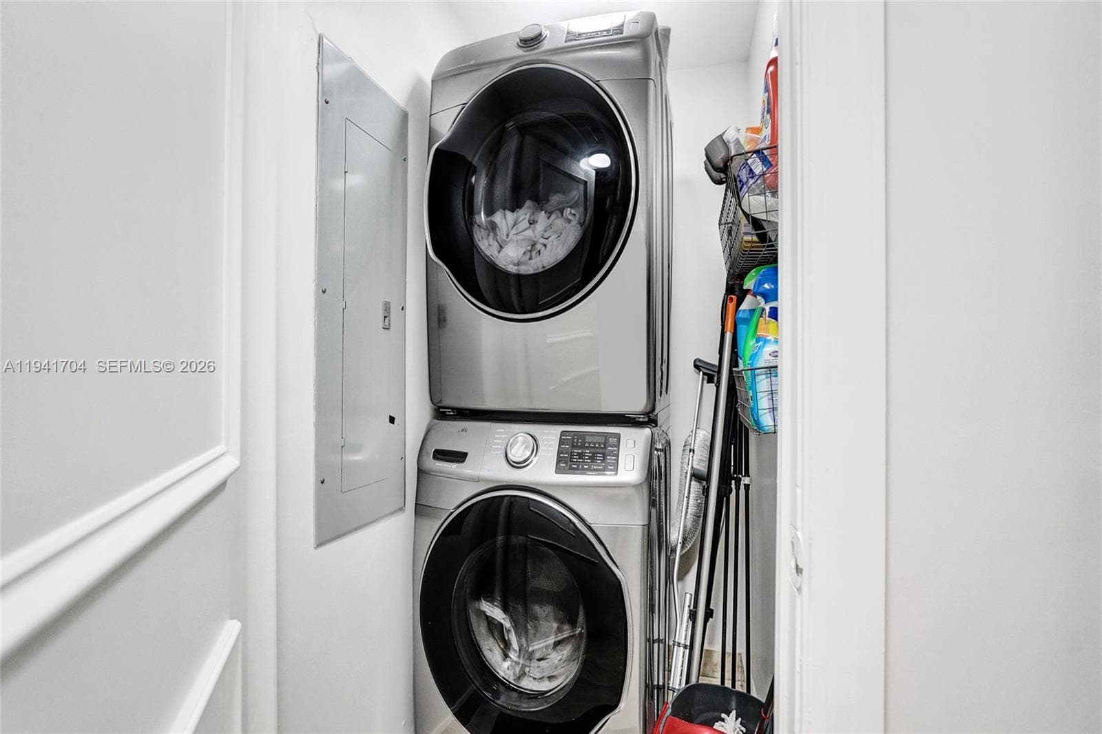1st Level Full Size Washer & Dryer