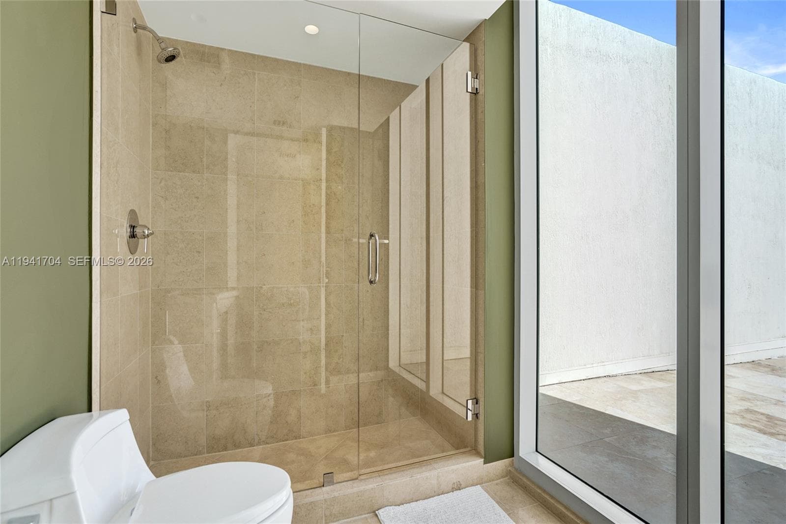 2nd Level Full Bath With a View