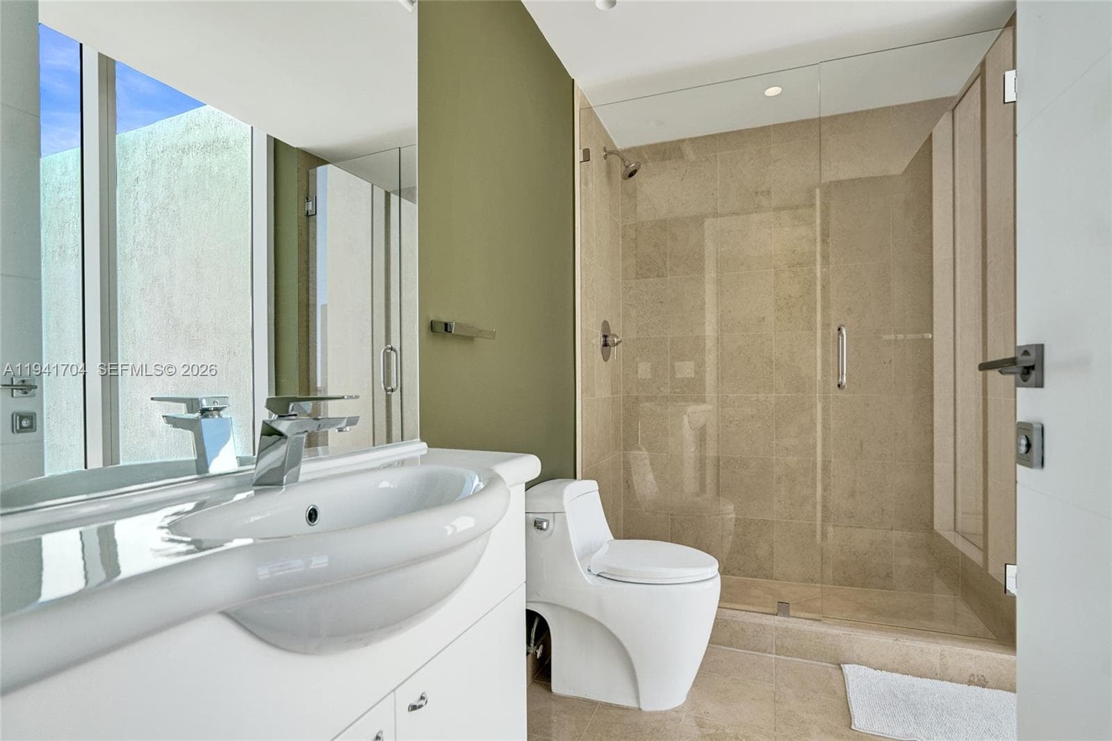 2nd Level Full Bath
