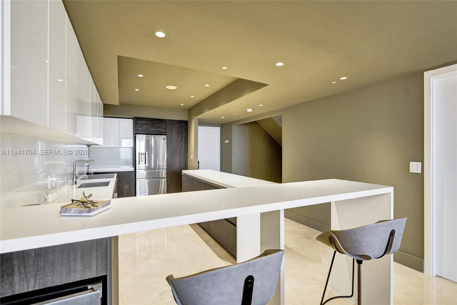 Peninsula With Seating For Two