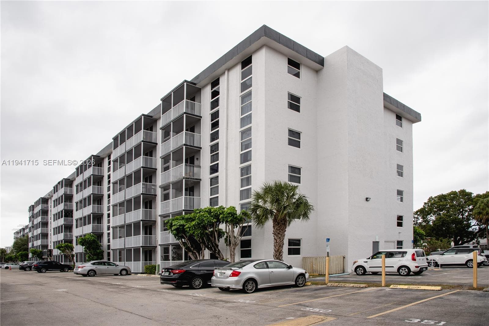 WOODSIDE APTS CONDO · #B320 in North Miami Beach - Photo 27
