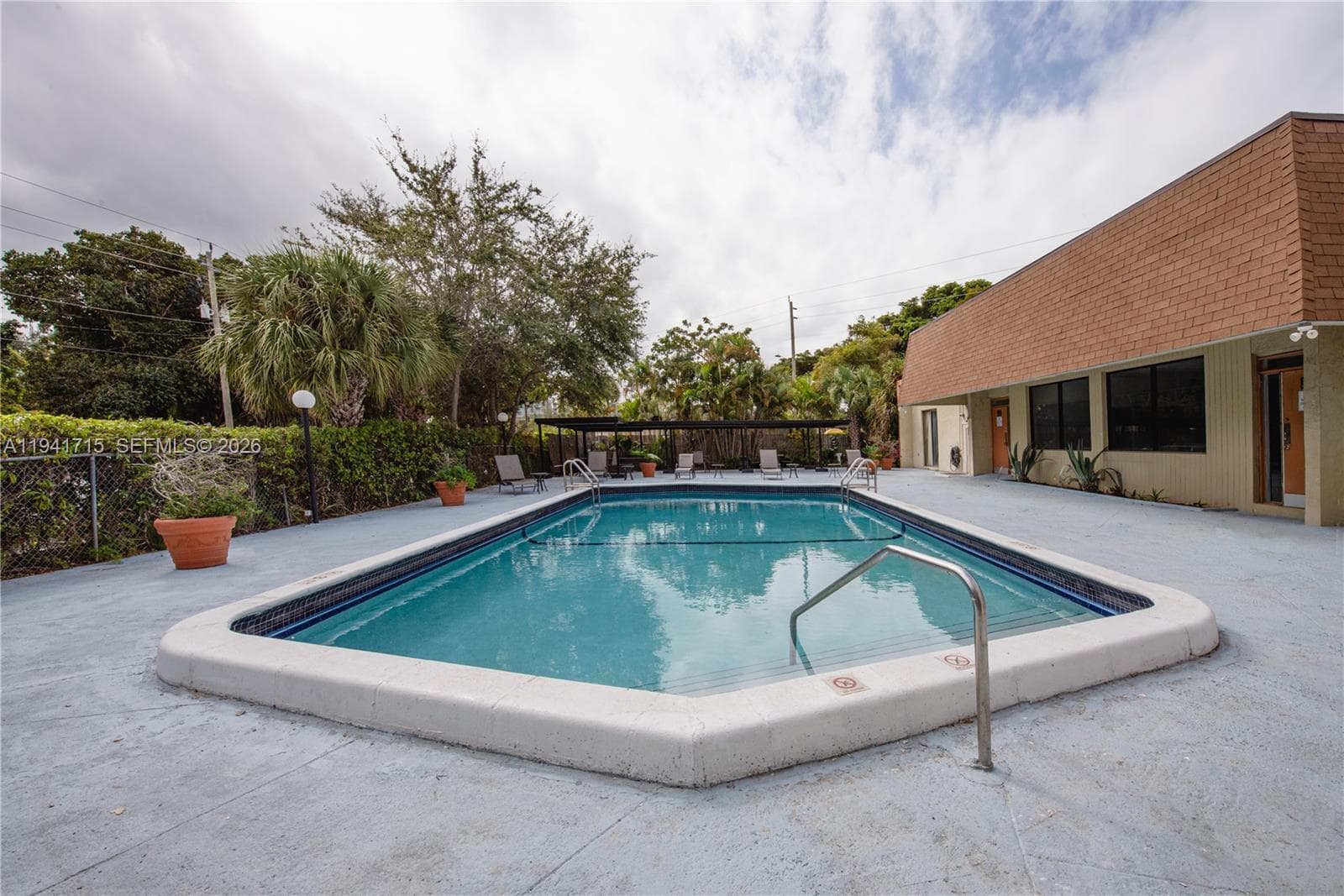 WOODSIDE APTS CONDO · #B320 in North Miami Beach - Photo 2