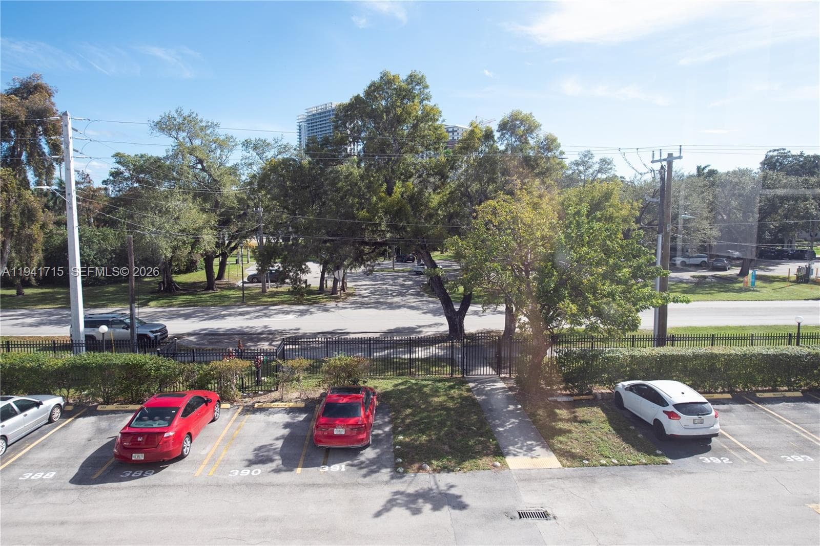 WOODSIDE APTS CONDO · #B320 in North Miami Beach - Photo 17