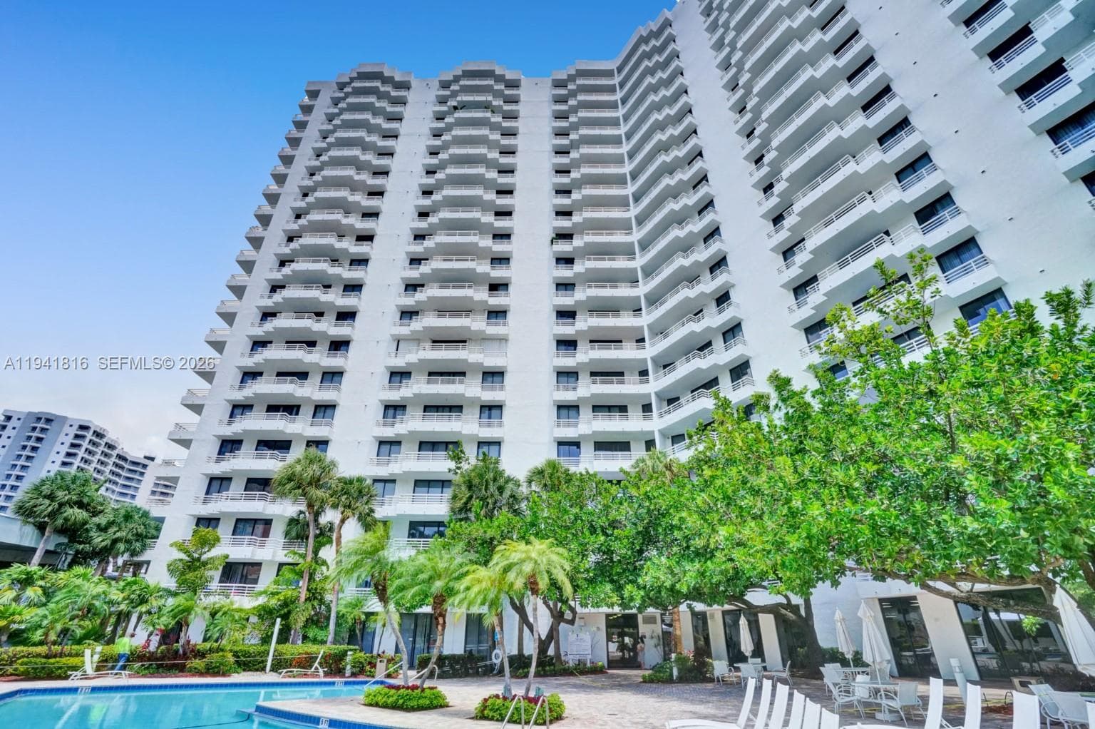 PARC CENTRAL AVENTURA EAS · #202 in Aventura - Photo 12