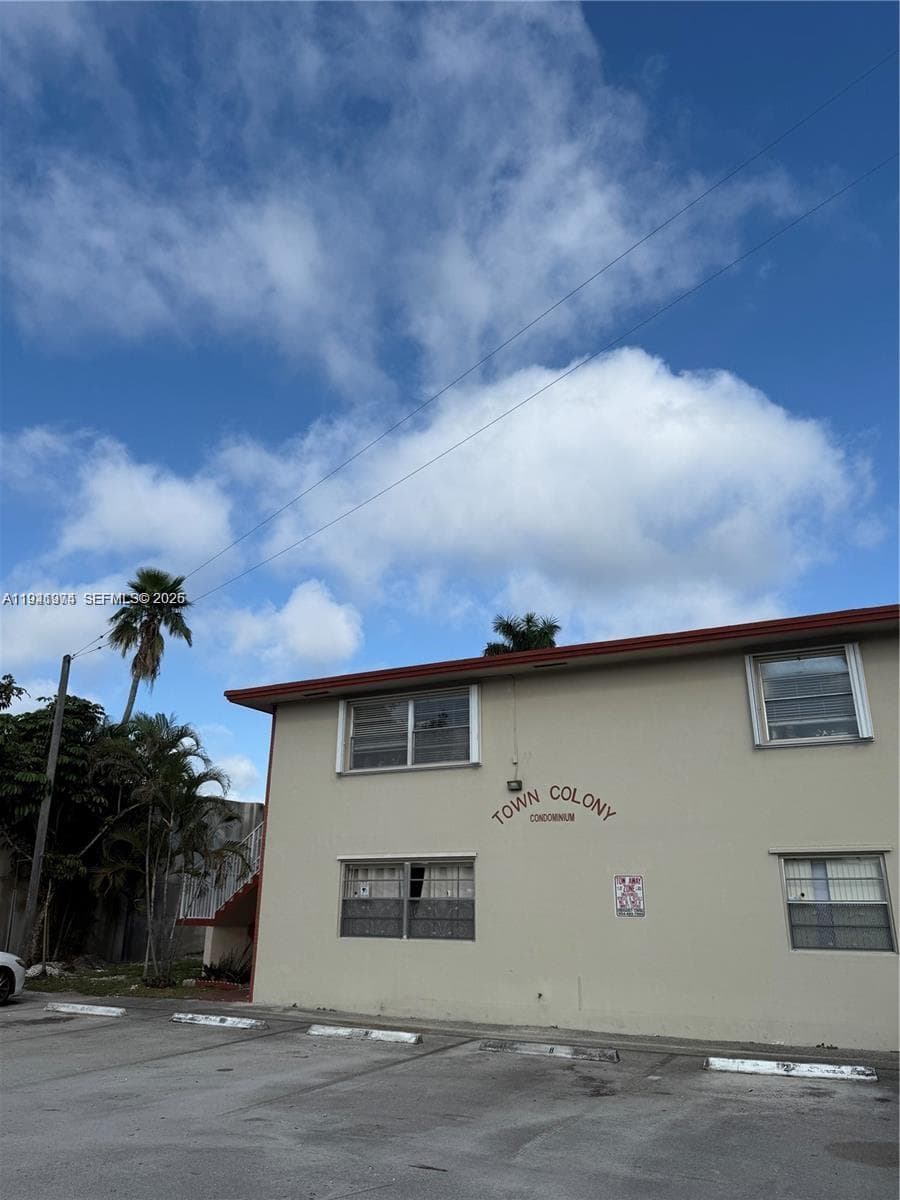 TOWN COLONY CONDO · #12A in Hollywood - Photo 1