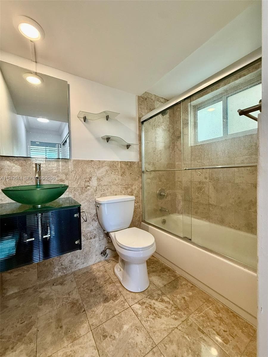 BAY POINT EAST CONDO · #407 in Miami Beach - Photo 30